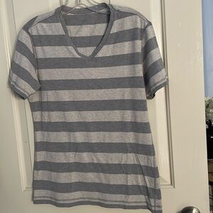 Men’s Lululemon shirt